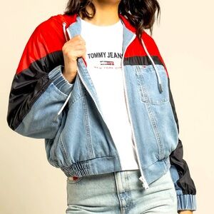 Tommy Hilfiger
Cropped Hoodie Denim Jacket in Red & Blue Size XL